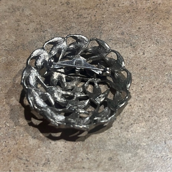 VINTAGE Faux, Costume, Estate, Sliver Brooch - Picture 4 of 8